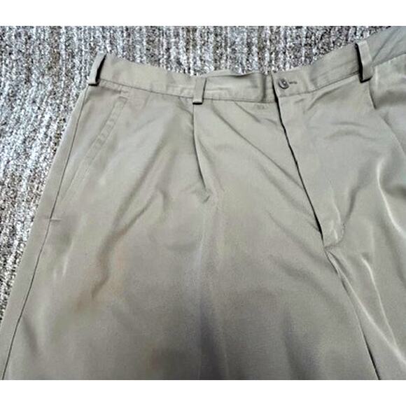 Nike Dri-Fit Golf Khaki Pleated Front Golf Shorts Size 42 - Picture 9 of 10
